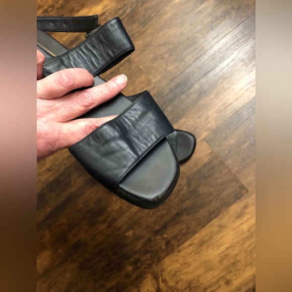 Navy Blue Leather Sandal 1.5 inch Heel  Size 9M by Air Twist - Picture 7 of 7